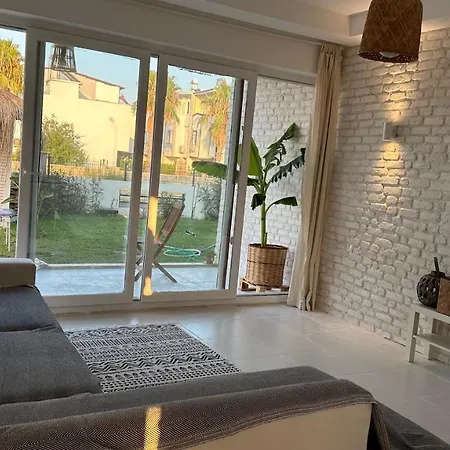 Bahceli, Keyifli, Huzurlu Hem De Sehirmerkezinde… Aksu (Antalya)