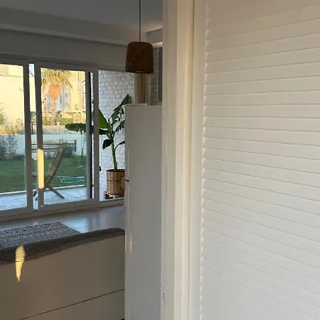 Bahceli, Keyifli, Huzurlu Hem De Sehirmerkezinde… Appartement